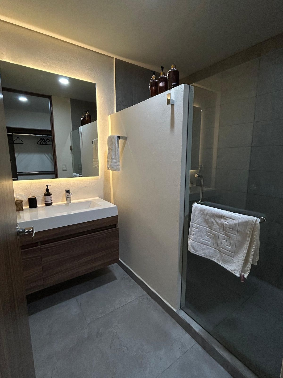 DEPARTAMENTO MODERNO EN PUNTA SAN FELIPE DEL AGUA